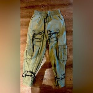 Drawstring pants that wraps around the ankle as well, can be dressed up or down